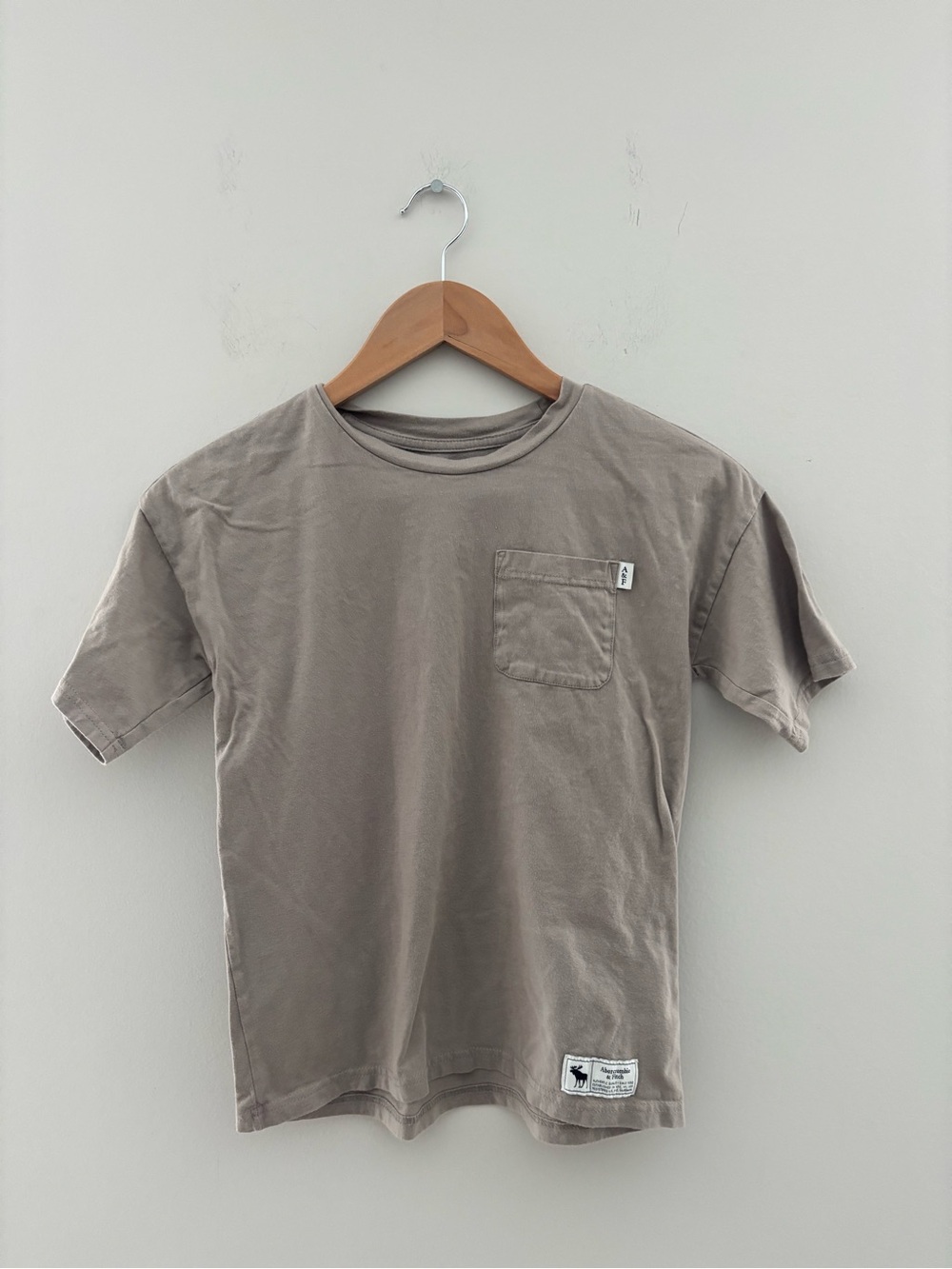 Abercrombie Kids Taupe Pocket T-Shirt Boys Size 9/10 Cotton Crew Neck Tee